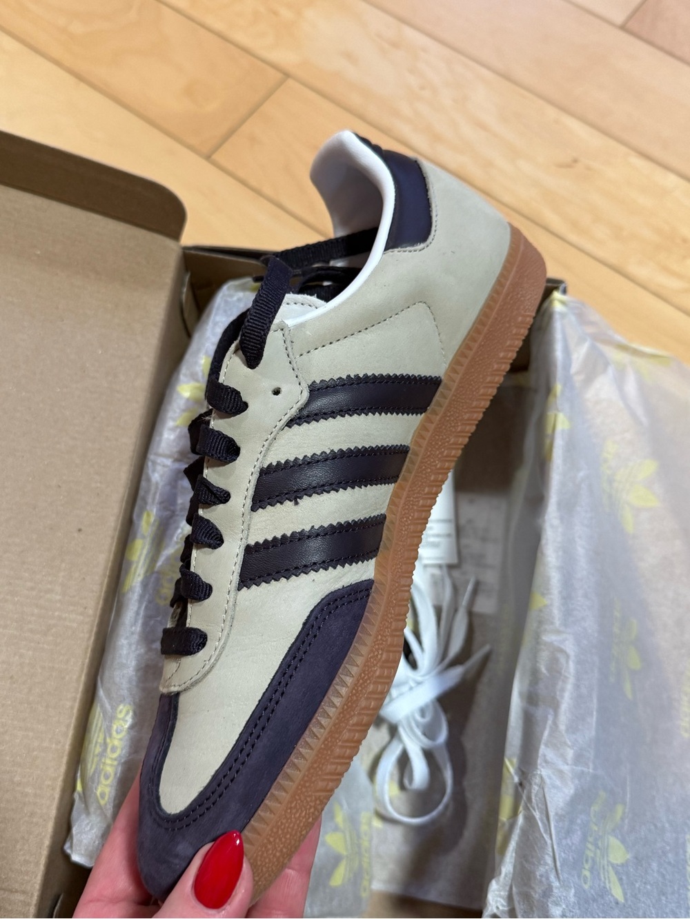 Adidas Samba OG Women’s Sneakers Putty Grey Aurora Black Silver Metalic 9.5 $120 - Picture 6 of 7